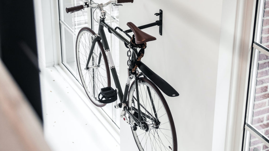 Fahrrad Deko Idee 2: Rad mit Wandhalterung montiert